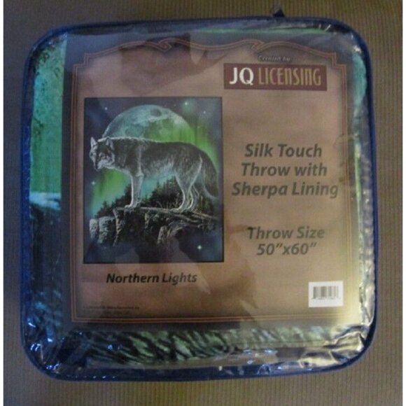 New Northern Lights Wolf Plush Fleece Throw Gift Blanket Sherpa Green Sky Moon - Picture 5 of 5